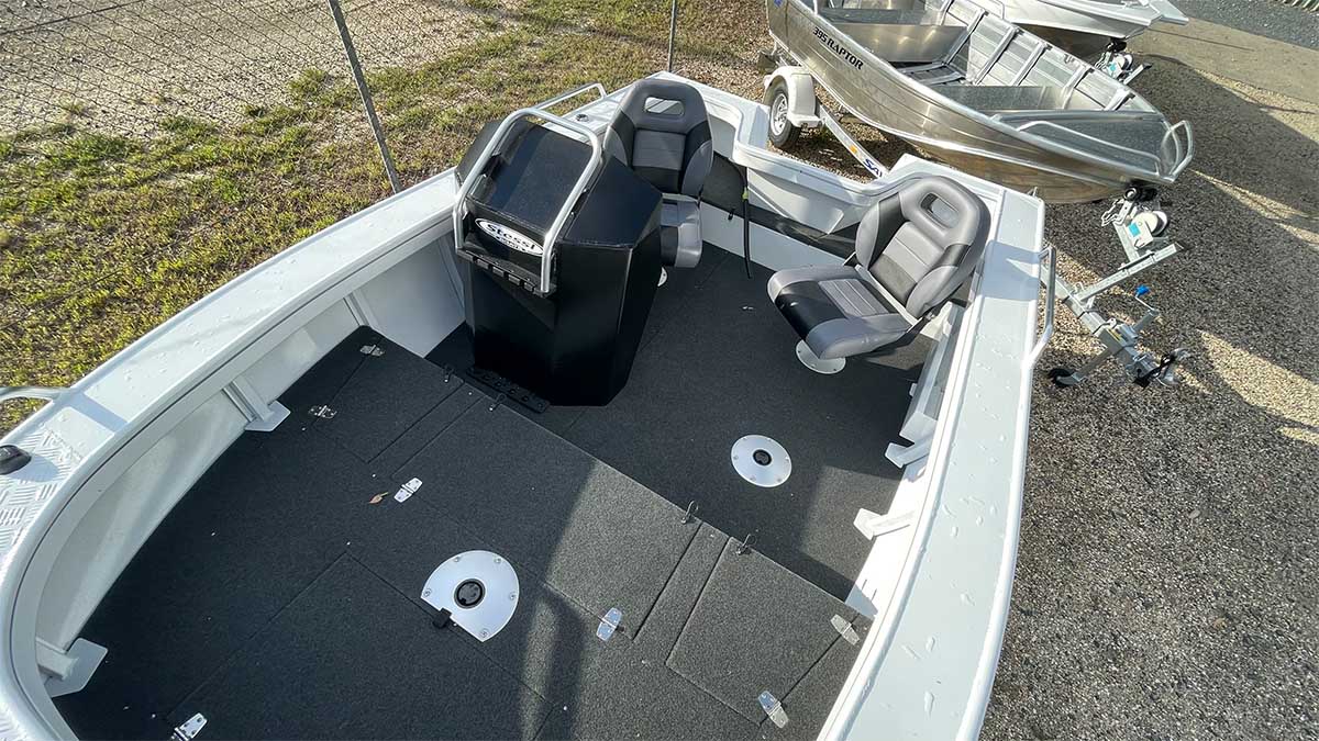 Stessl-420-Apache-Pro-Side-Console-Coffs-Harbour-Marine_0000s_0002_IMG_0479.jpg
