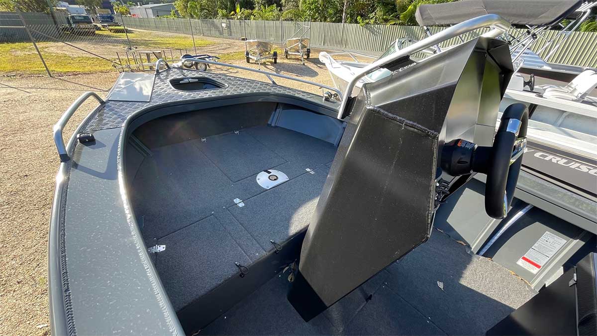 Stessl-480-Apache-Pro-Side-Console-Coffs-Harbour-Marine_0000s_0001_IMG_0371.jpg