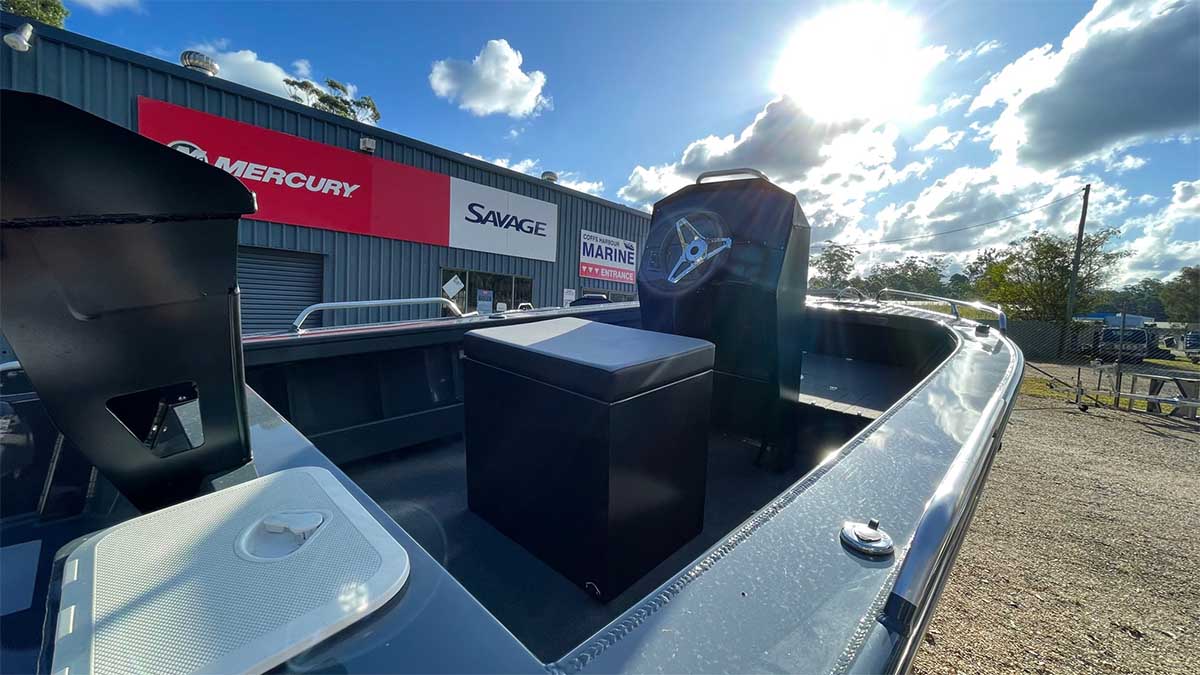 Stessl-480-Apache-Pro-Side-Console-Coffs-Harbour-Marine_0000s_0002_IMG_0370.jpg
