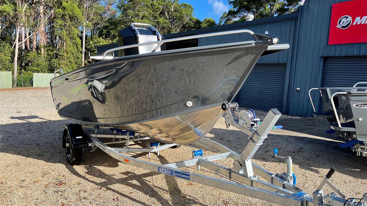 Stessl-480-Apache-Pro-Side-Console-Coffs-Harbour-Marine_0000s_0003_IMG_0369.jpg