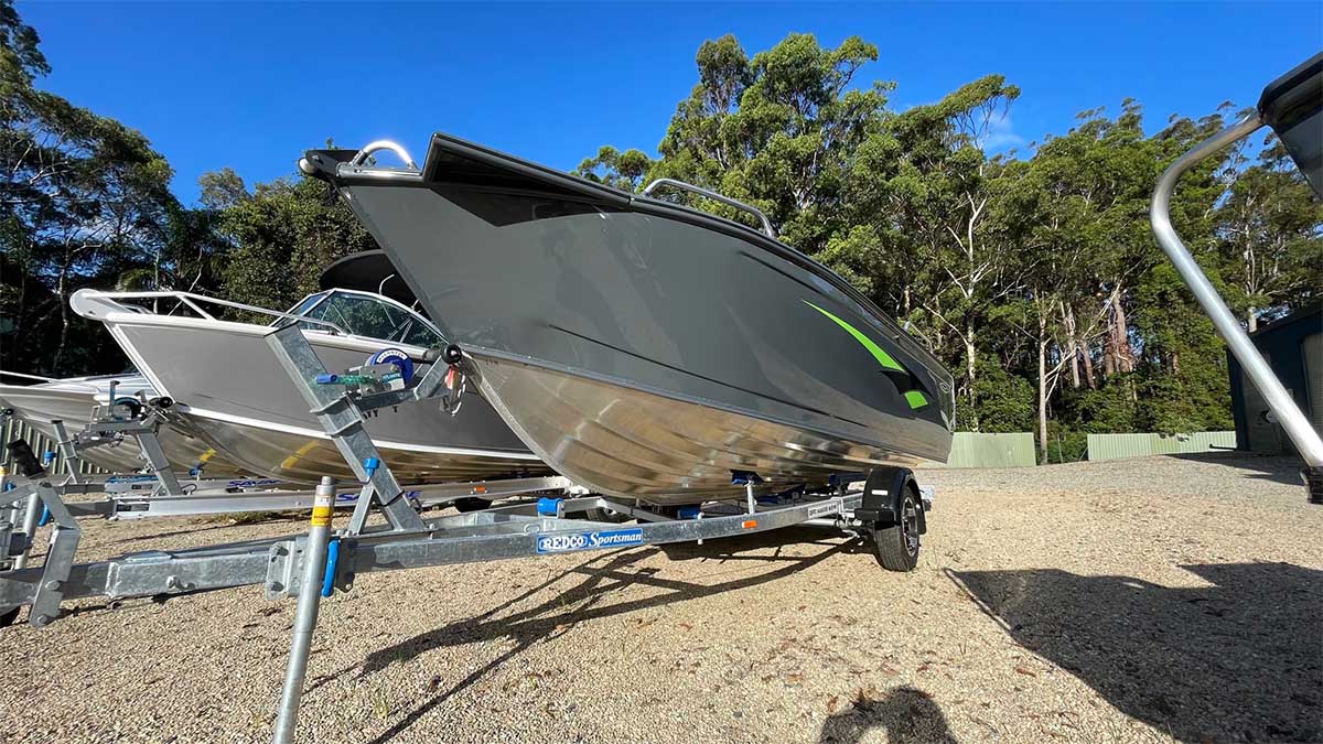 Stessl-480-Apache-Pro-Side-Console-Coffs-Harbour-Marine_0000s_0004_IMG_0368.jpg