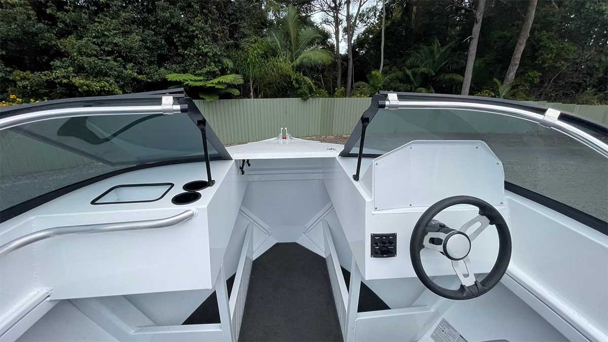 Stessl-530-Bluewater-Coffs-Harbour-Marine_0000s_0002_Stessl_530_Blue_Water_Coffs_Harbour_Marine_014.jpg