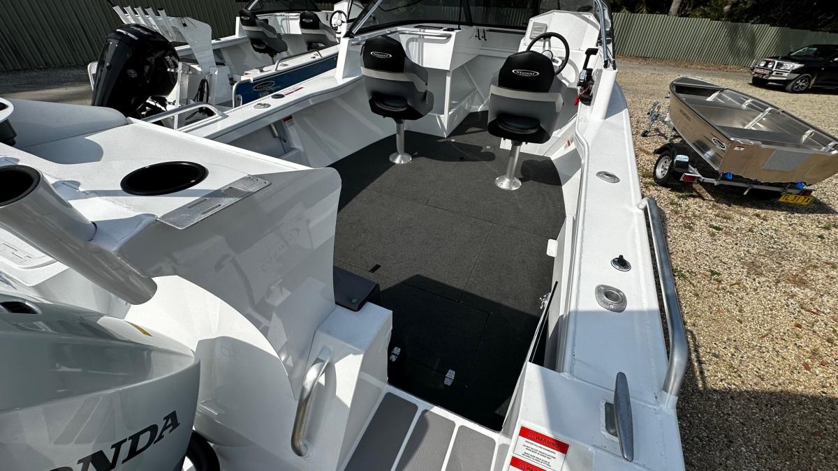 Stessl 560 Bluewater - Coffs Harbour Marine 04.jpg