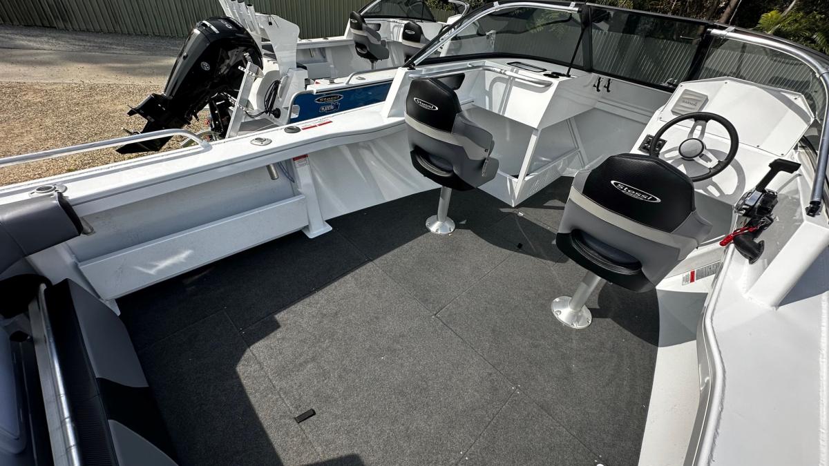 Stessl 560 Bluewater - Coffs Harbour Marine 06.jpg