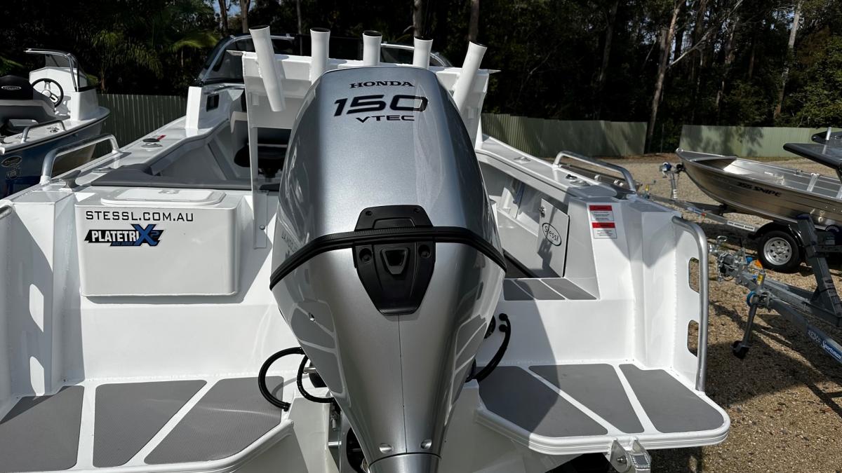 Stessl 560 Bluewater - Coffs Harbour Marine 08.jpg
